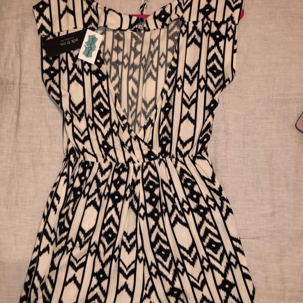 Geometric pattern romper - Picture 2 of 2